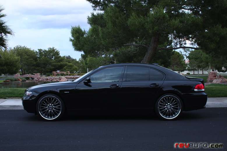 BMW 745i #9470400