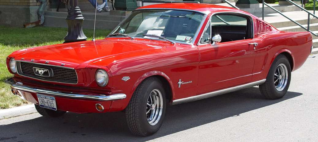 Ford Mustang #8444226